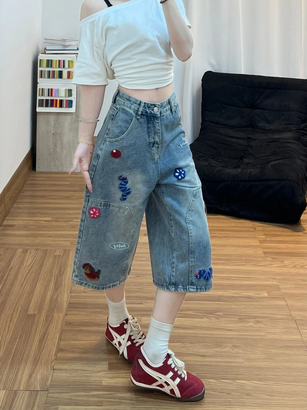 plus Size Women's Cartoon Embroidery High Waist Wide Leg Jeans Capri Pants Summer Slimming Loose Versatile Straight Cut Jeans
plus Size Women's Cartoon Embroidery High Waist Wide Leg Jeans Capri Pants Summer Slimming Loose Versatile Straight Cut Jeans