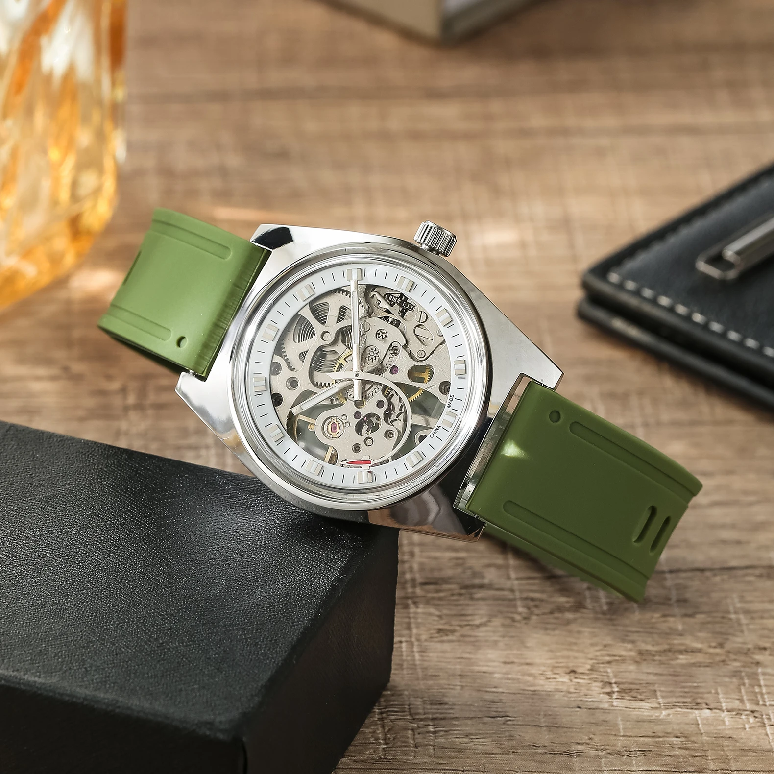 Men's Vintage Mechanical Watch Hand Winding Movement 7120 3D Acrylic Crystal Retro Classic Watch for Men
Men's Vintage Mechanical Watch Hand Winding Movement 7120 3D Acrylic Crystal Retro Classic Watch for Men