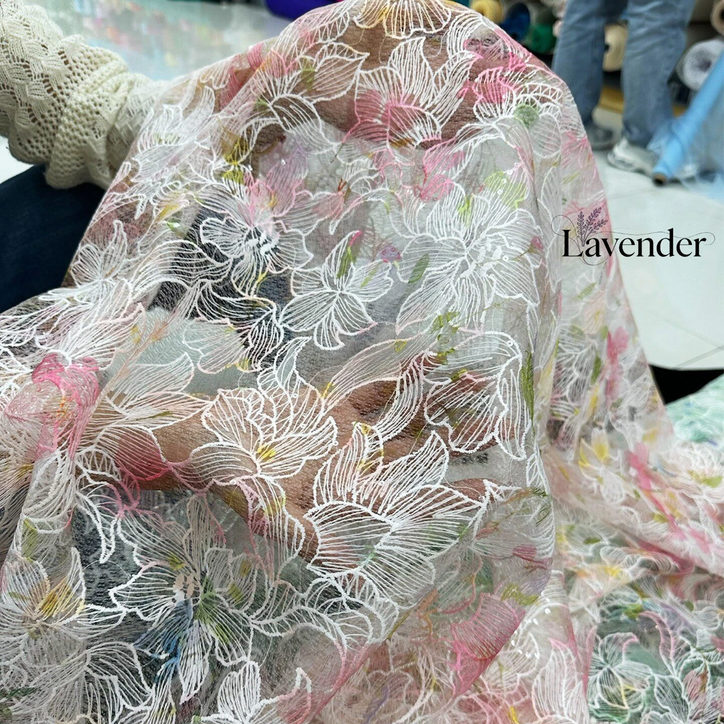 Embroidered Floral Mesh Lace Fabric Luxury Sheer Jacquard Material Designer Fabric for Fashion Dresses Wedding Evening Gowns
Embroidered Floral Mesh Lace Fabric Luxury Sheer Jacquard Material Designer Fabric for Fashion Dresses Wedding Evening Gowns