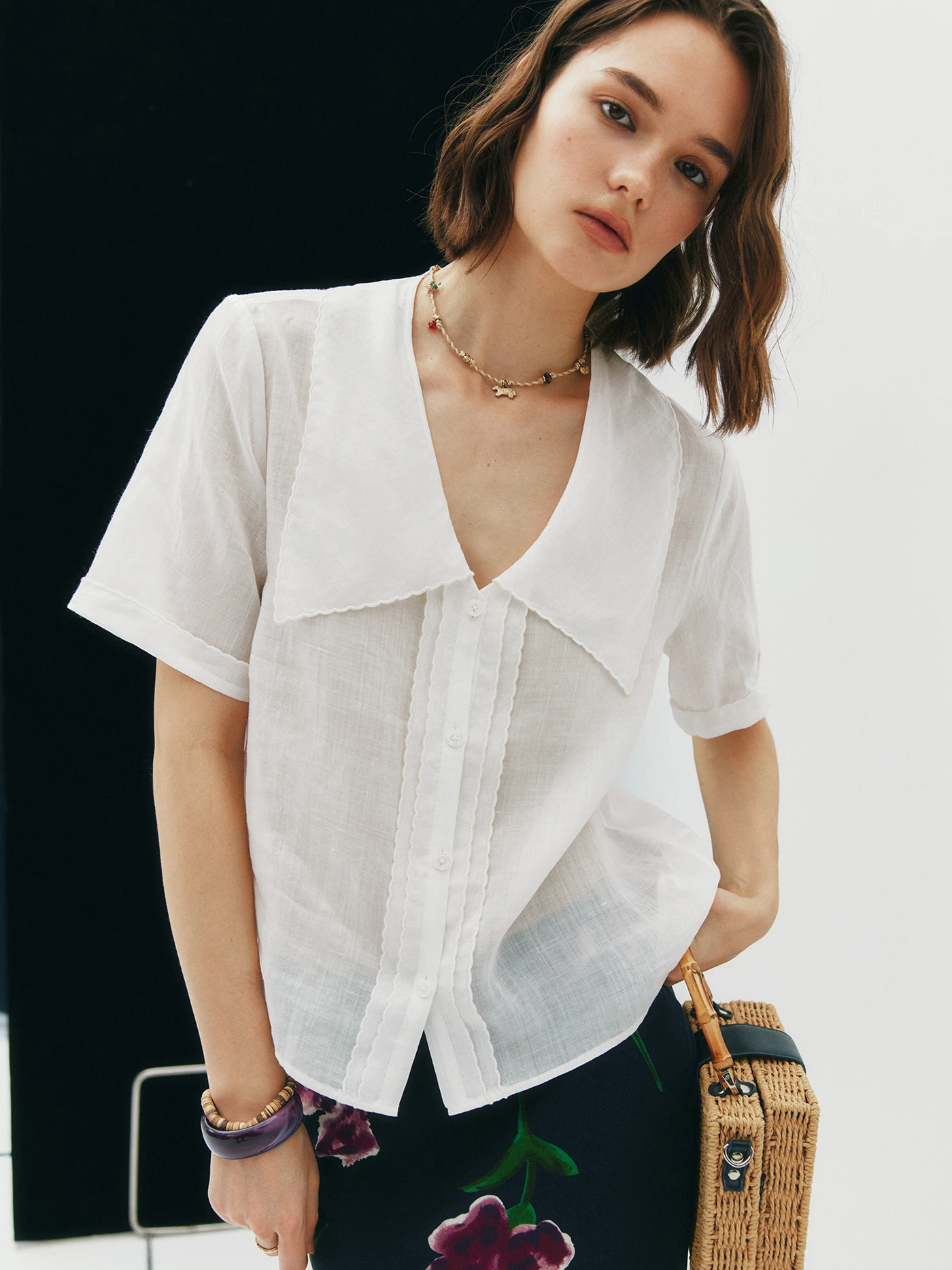Lightweight Breathable Comfortable Women's Short Sleeve Shirt Cotton Linen Material Cool Skin-friendly Straight Cut Design
Lightweight Breathable Comfortable Women's Short Sleeve Shirt Cotton Linen Material Cool Skin-friendly Straight Cut Design