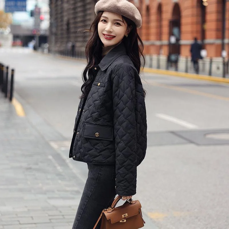 White Du down Quilted Jaet Women's ort Sle Winter Coat Small Square Pattern Anti-aging Golden Button Outerwear
White Du down Quilted Jaet Women's ort Sle Winter Coat Small Square Pattern Anti-aging Golden Button Outerwear