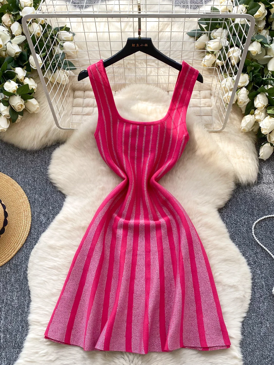 Knitted Dress Women's 2025 Summer New Square Neck Sleeveless Suspender Slim Mini Dress Y2k Streetwear
Knitted Dress Women's 2025 Summer New Square Neck Sleeveless Suspender Slim Mini Dress Y2k Streetwear