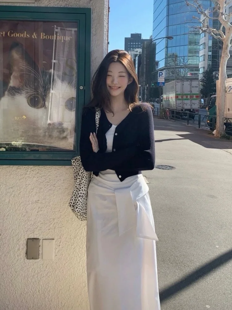 Zanio Thin Casual Knitted Sweater Cardigan Knot Half Skirt Set Women's Fashion Spring Summer Slim Fit High Waist
Zanio Thin Casual Knitted Sweater Cardigan Knot Half Skirt Set Women's Fashion Spring Summer Slim Fit High Waist