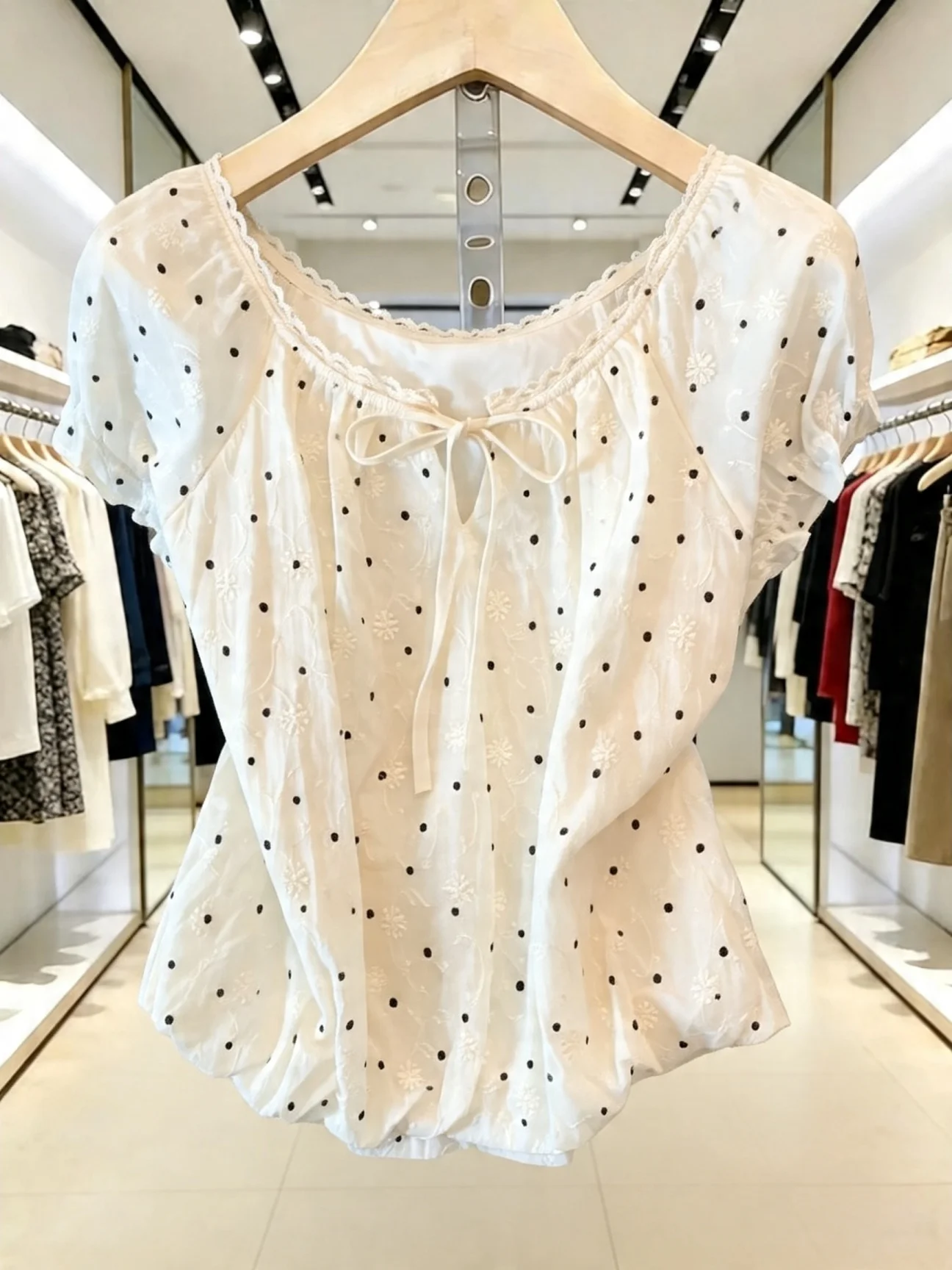 French Style Polka Dot Lace Trim Short Sleeve Loose Women's Shirt Summer Bloom Top Knot round Neck Polyester Fiber
French Style Polka Dot Lace Trim Short Sleeve Loose Women's Shirt Summer Bloom Top Knot round Neck Polyester Fiber
