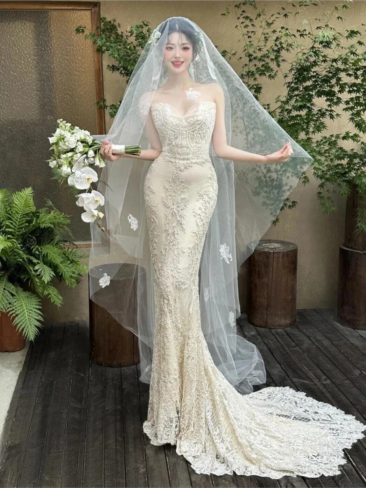 A new strapless fishtail main fabric lace dress for people going out
A new strapless fishtail main fabric lace dress for people going out