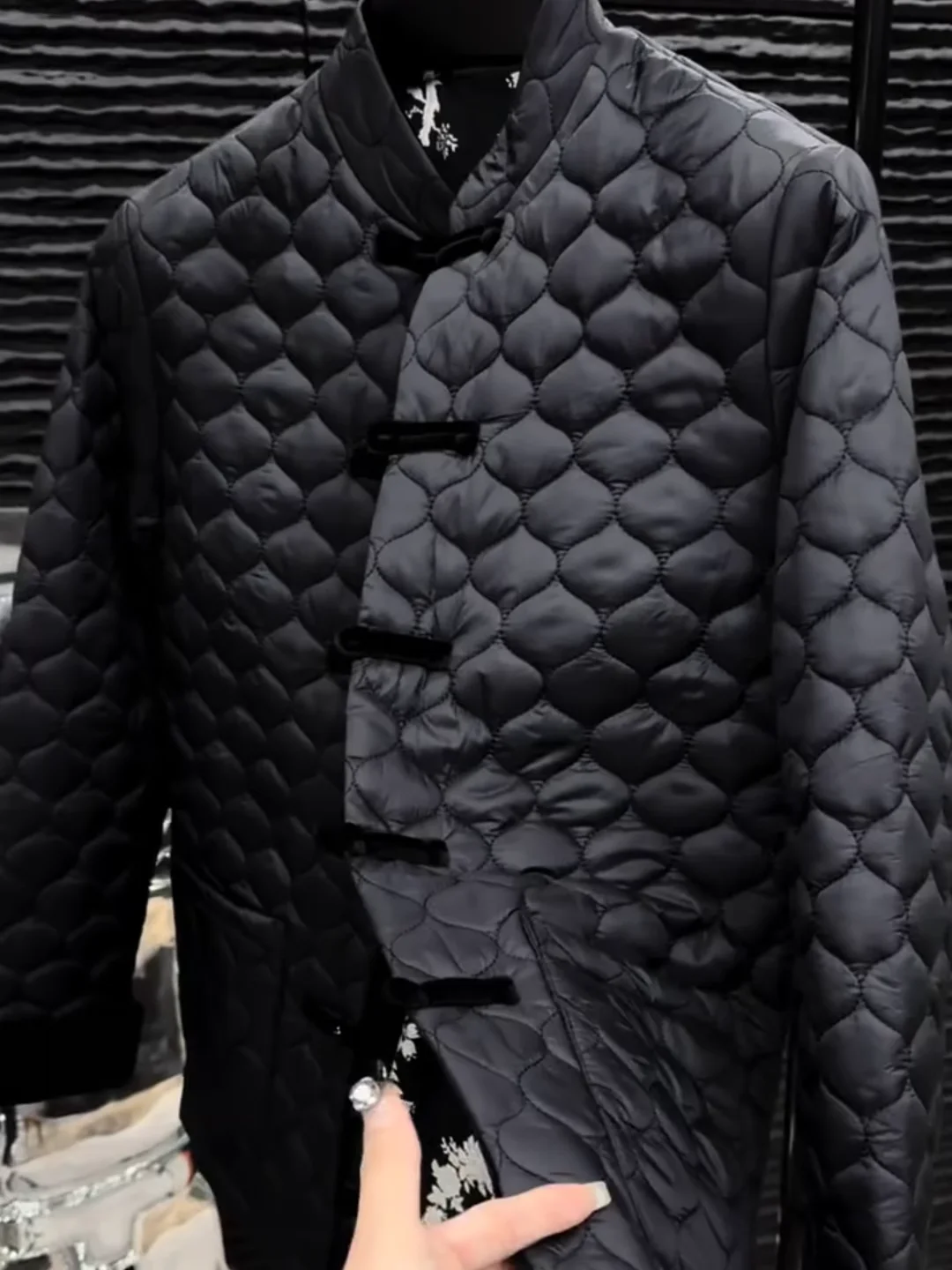 Men's Autumn Winter Velvet Tang Suit Top Thin Cotton T with Button Splicing Design Faionable Versatile And Sli
Men's Autumn Winter Velvet Tang Suit Top Thin Cotton T with Button Splicing Design Faionable Versatile And Sli