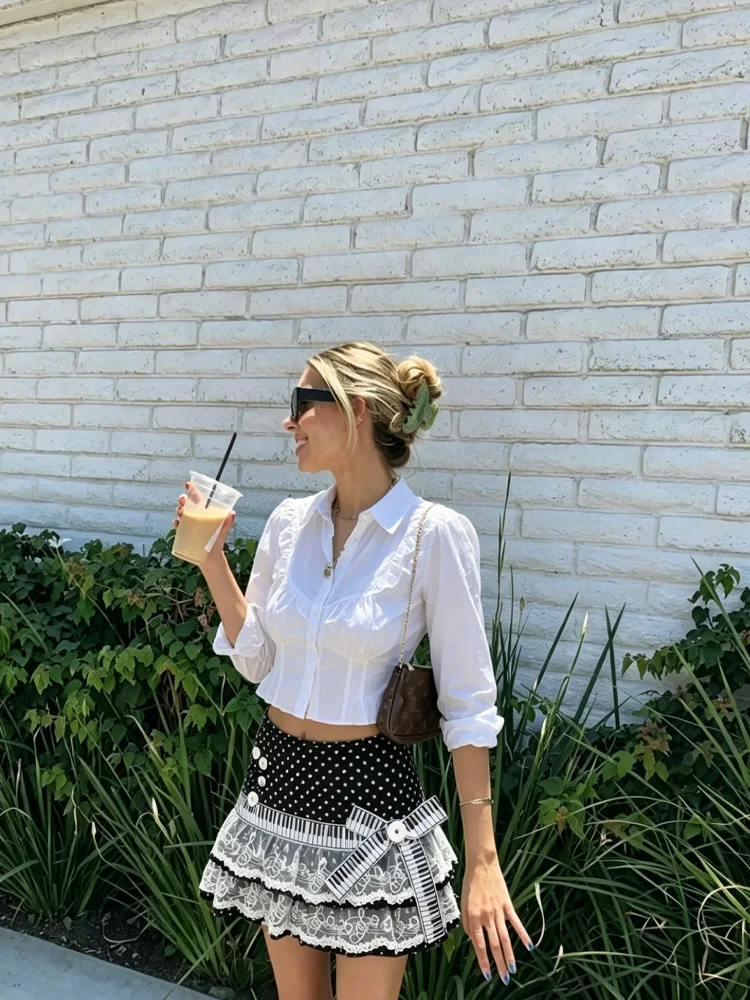 Vintage black polka dot piano note lace short skirt bow decoration college sweet cool style spicy girl half skirt
Vintage black polka dot piano note lace short skirt bow decoration college sweet cool style spicy girl half skirt