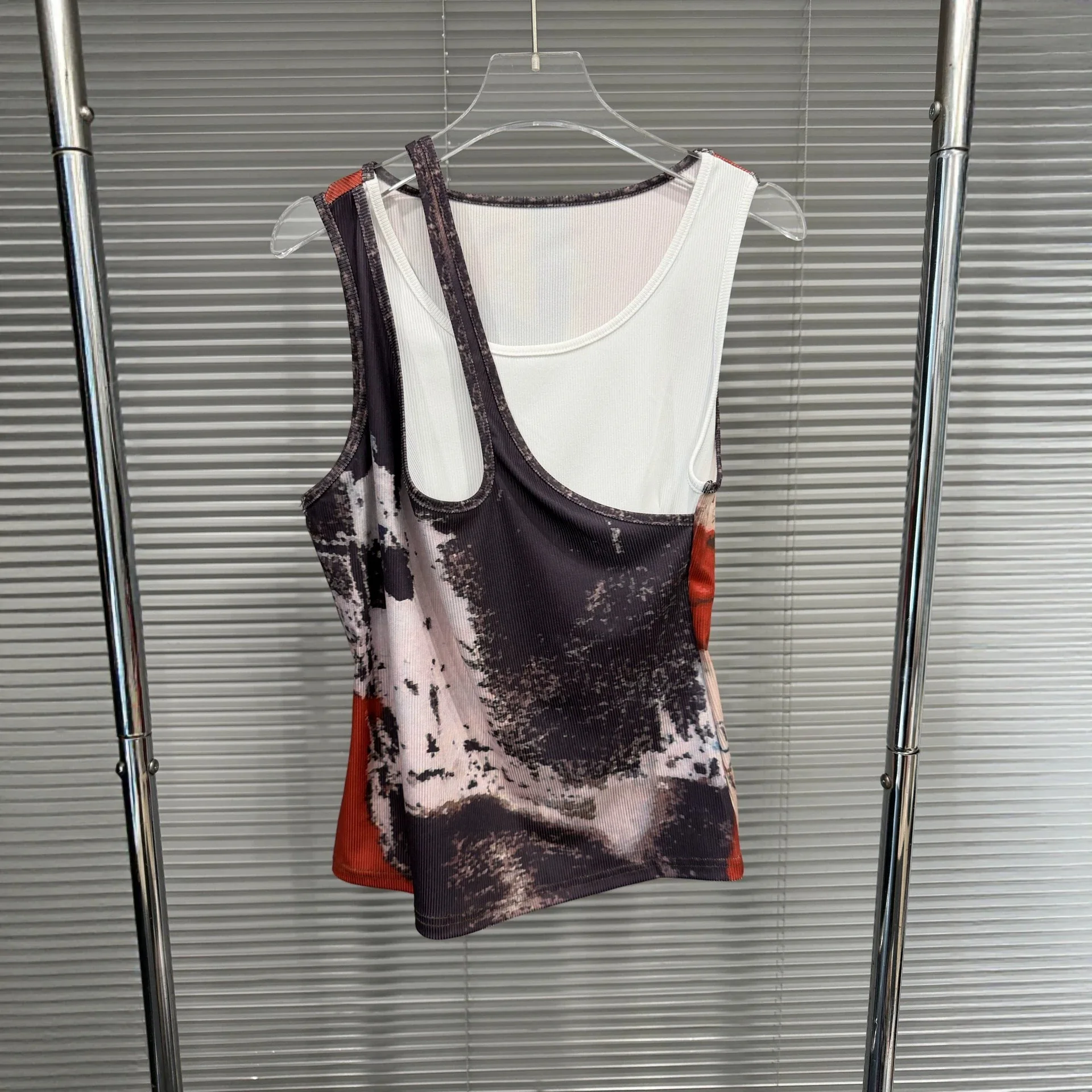 2026 Summer New Fashion Deconstructed Color Block Print Layered Fake Two-piece Tank Top Slim Fit Women Tops
2026 Summer New Fashion Deconstructed Color Block Print Layered Fake Two-piece Tank Top Slim Fit Women Tops