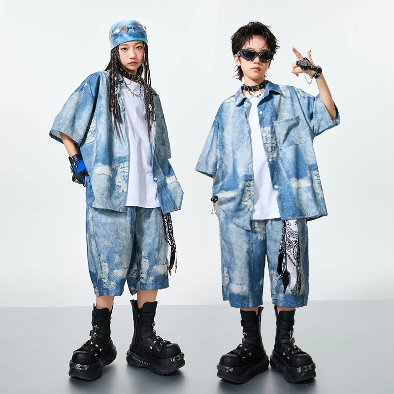 2025 детский танцевальный костюм в стиле хип-хоп для мальчиков, джинсовая цветная рубашка, шорты для девочек, летний костюм для танцев Poppin, сценическая одежда BL16641
2025 детский танцевальный костюм в стиле хип-хоп для мальчиков, джинсовая цветная рубашка, шорты для девочек, летний костюм для танцев Poppin, сценическая одежда BL16641