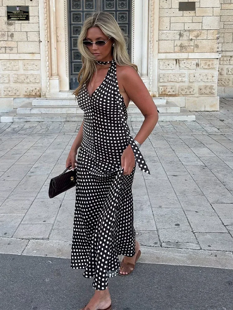 European and American 2025 summer new women's clothing temperament sleeveless slim backless polka dot halter neck dress
European and American 2025 summer new women's clothing temperament sleeveless slim backless polka dot halter neck dress