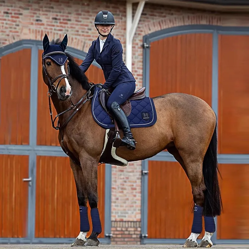 Hello Horse Equestrian Three-piece Set: Saddle Pad, Ear Covers, and Leg Wraps - Durable, Non-slip, Matching Colors
Hello Horse Equestrian Three-piece Set: Saddle Pad, Ear Covers, and Leg Wraps - Durable, Non-slip, Matching Colors