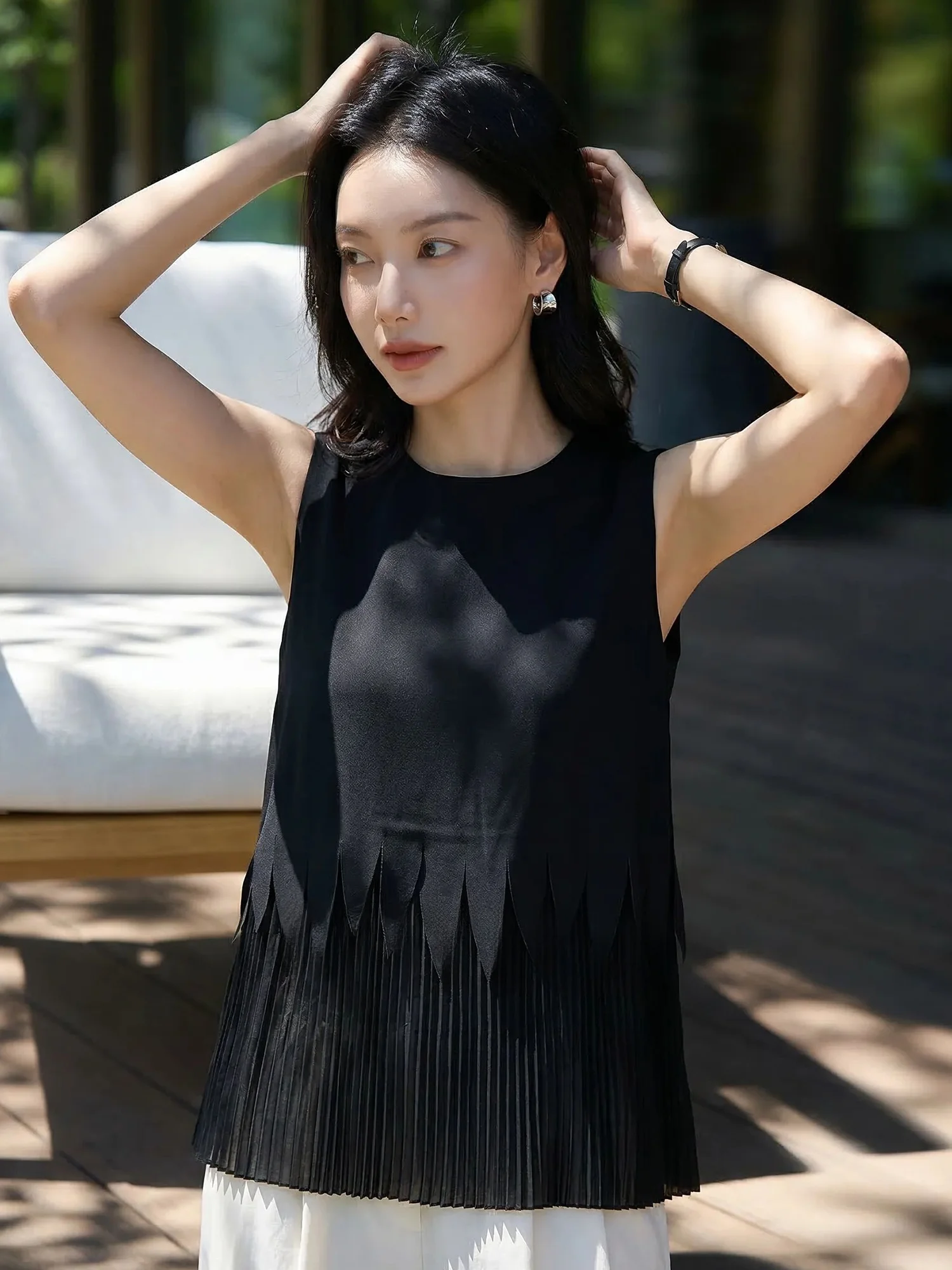 Chivirin Elegant Simple Black Sleeveless Vest T-Shirt Women's Summer Mid-Length Loose Top Fashionable Slimming Casual Wear
Chivirin Elegant Simple Black Sleeveless Vest T-Shirt Women's Summer Mid-Length Loose Top Fashionable Slimming Casual Wear