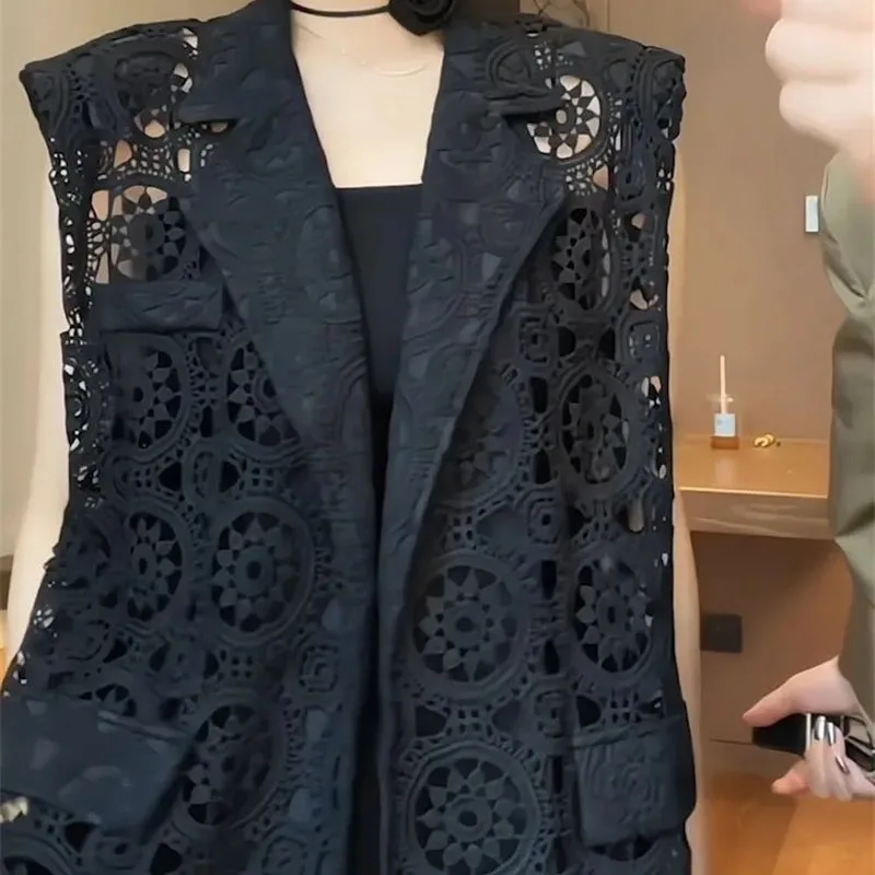 2026 Spring Summer Autumn Design Sense Sleeveless Suit Collar Vest Women's Fashion Hollow Out Black Vest Jacket Windbreakers
2026 Spring Summer Autumn Design Sense Sleeveless Suit Collar Vest Women's Fashion Hollow Out Black Vest Jacket Windbreakers