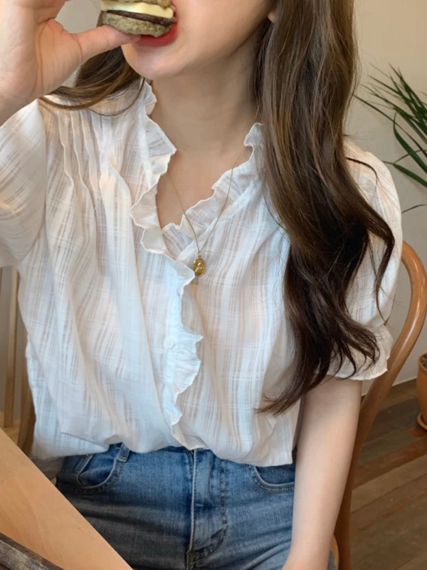 White V-Neck Short Sleeve Bubble Sleeve Shirt Design Sweet Versatile Fairy Princess Top Summer Fashion Sweet Style Loose Fit
White V-Neck Short Sleeve Bubble Sleeve Shirt Design Sweet Versatile Fairy Princess Top Summer Fashion Sweet Style Loose Fit