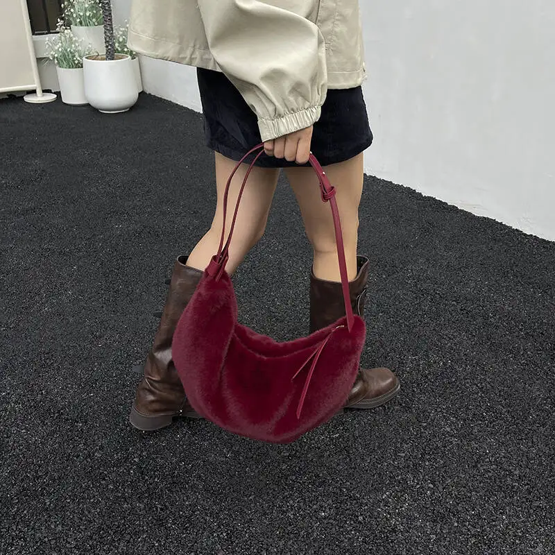 Fur Shoulderbag Adjustable Thin Strap Drawstring Detail Slouchy Casual Daily Fashion Plush Handbag Minimalist Travel Backpack
Fur Shoulderbag Adjustable Thin Strap Drawstring Detail Slouchy Casual Daily Fashion Plush Handbag Minimalist Travel Backpack