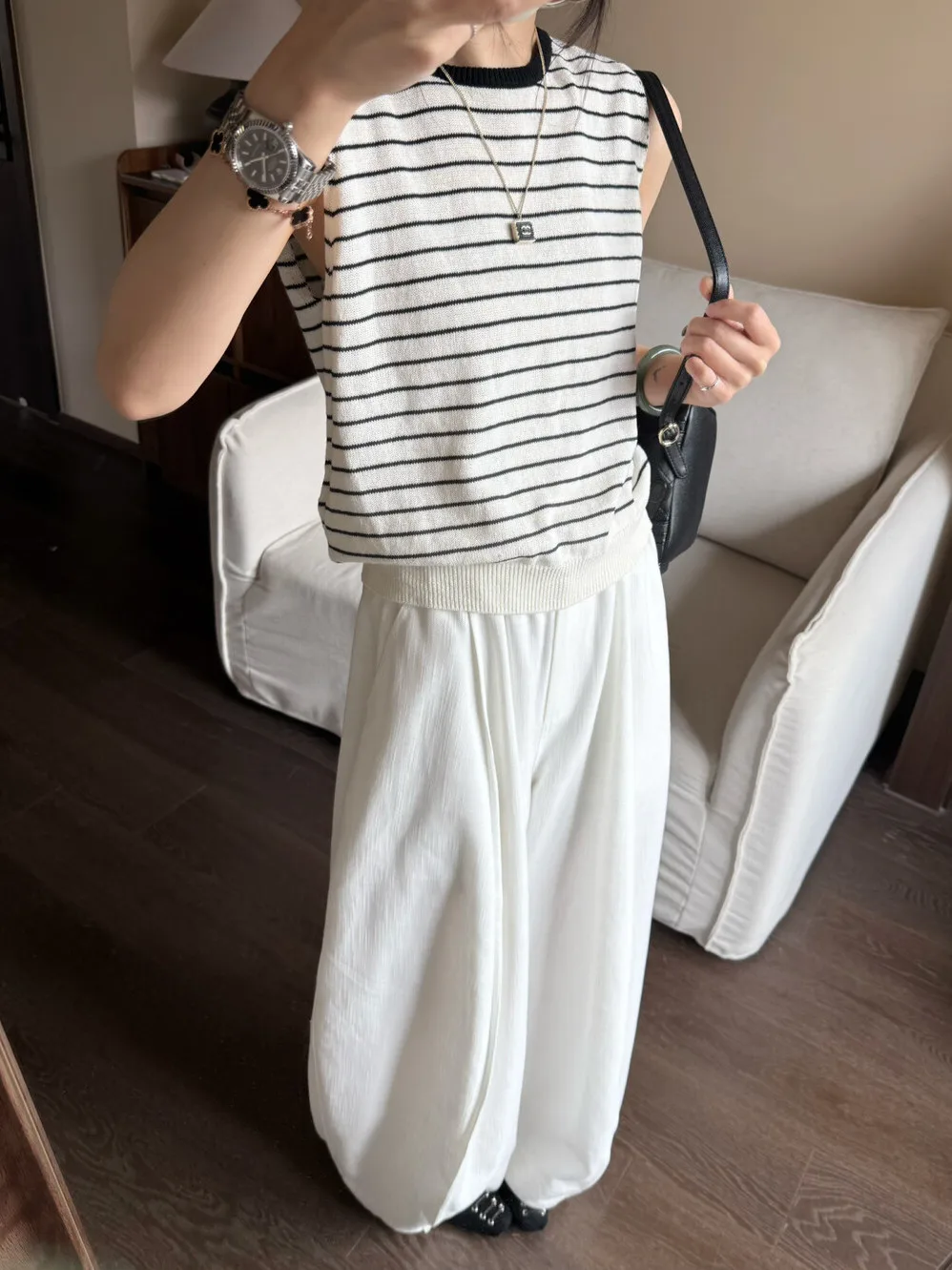 Женский вязаный жилет Lilian Legacy Bone Simple Stripe Svel, модель 30268, для повседневной носки, свободный крой, круглый вырез, стандартная длина
Женский вязаный жилет Lilian Legacy Bone Simple Stripe Svel, модель 30268, для повседневной носки, свободный крой, круглый вырез, стандартная длина