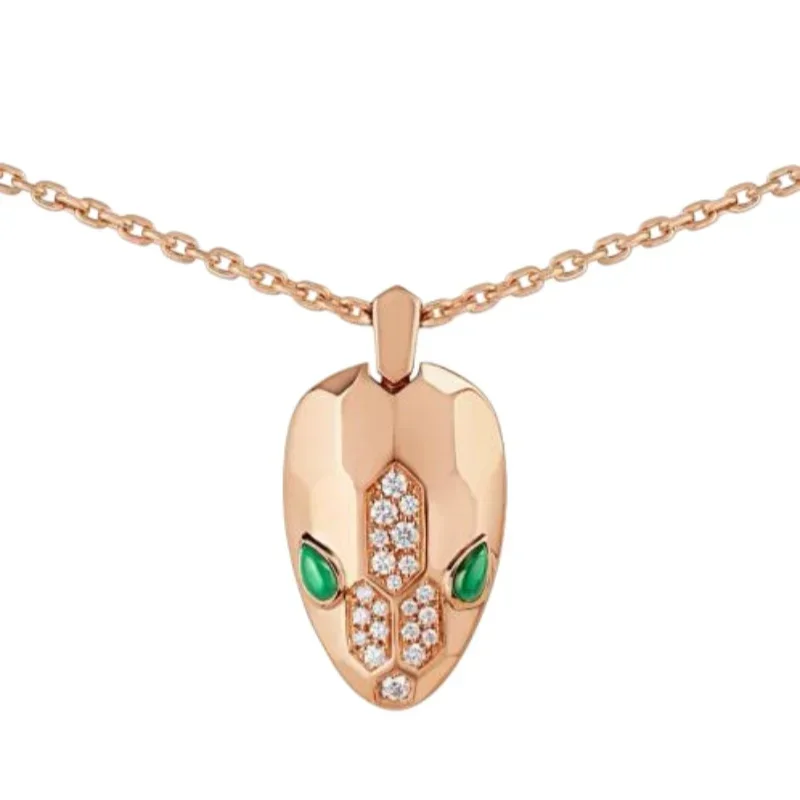 Rose Gold Chain Necklace with Diamond-Encrusted Snake Head Pendant
Rose Gold Chain Necklace with Diamond-Encrusted Snake Head Pendant