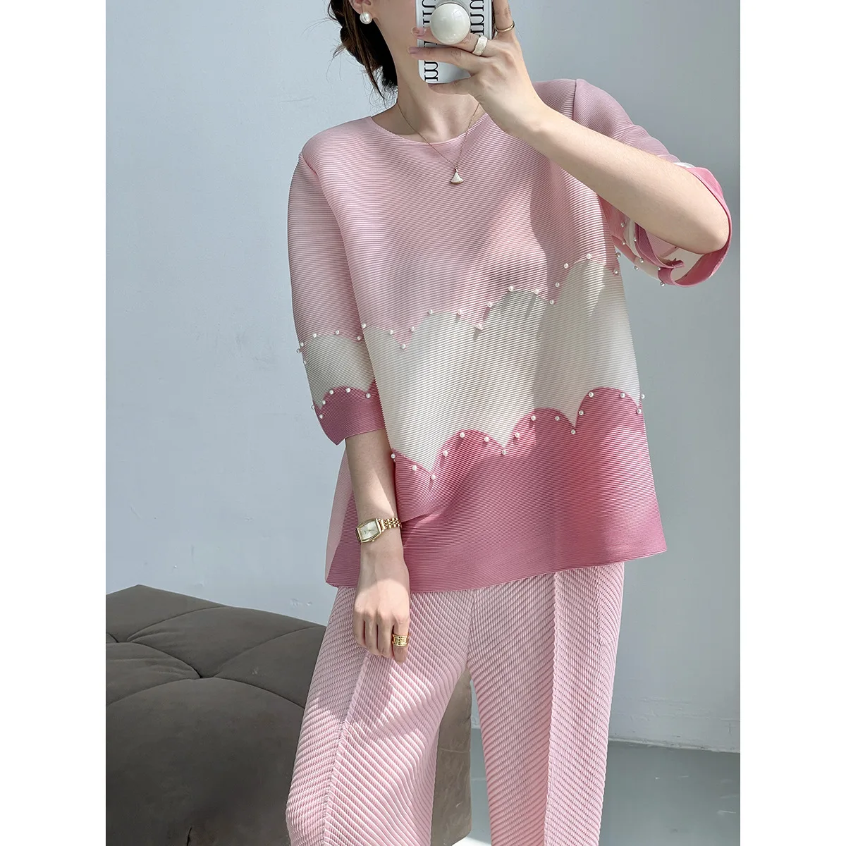 Fashion Age Reducing Summer Color Matching Beaded Round Neck Pleated Loose Top Loose and Cute Pink T-shirt
Fashion Age Reducing Summer Color Matching Beaded Round Neck Pleated Loose Top Loose and Cute Pink T-shirt