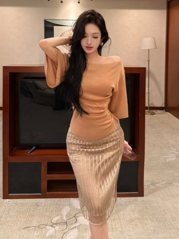 Sexy Slimming One-Shoulder Flared Sleeve T-Shirt Top with High Waist A-Line Skirt Set Fashionable Breathable Summer Outfit fo...
Sexy Slimming One-Shoulder Flared Sleeve T-Shirt Top with High Waist A-Line Skirt Set Fashionable Breathable Summer Outfit fo...