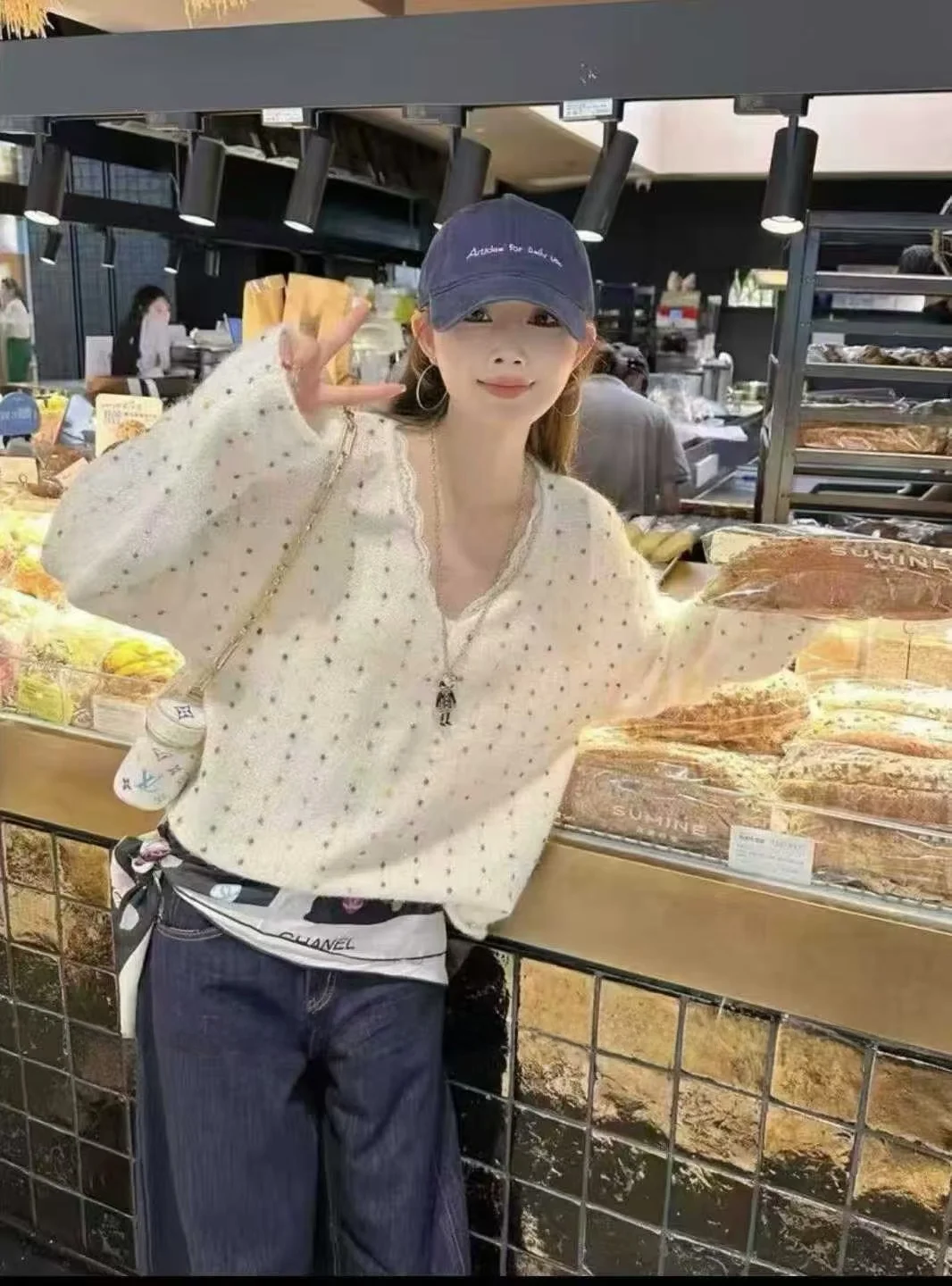 Loose V-Ne Sequin Long Sve Sweater Women's Faionable Beautiful Top Autumn 2025 New Sle Comfortable Breathable Knitted
Loose V-Ne Sequin Long Sve Sweater Women's Faionable Beautiful Top Autumn 2025 New Sle Comfortable Breathable Knitted