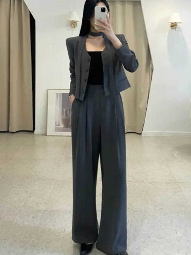 Women's Two-Piece Set V-Neck Versatile Suit Jacket High Waist Casual Pants Long Pants Set Summer Style High Fashion Sensation
Women's Two-Piece Set V-Neck Versatile Suit Jacket High Waist Casual Pants Long Pants Set Summer Style High Fashion Sensation