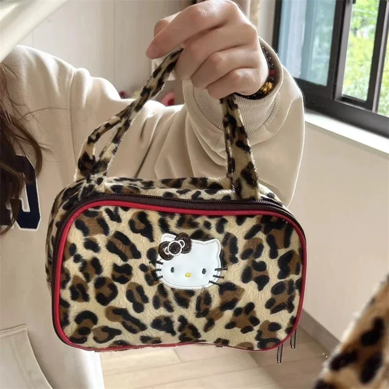 Sanrio Hello Kitty Handbag Cute Cartoon Woman Fashion Retro Leopard Print Portable Cosmetic Storage Coin Purse Holiday Gifts
Sanrio Hello Kitty Handbag Cute Cartoon Woman Fashion Retro Leopard Print Portable Cosmetic Storage Coin Purse Holiday Gifts