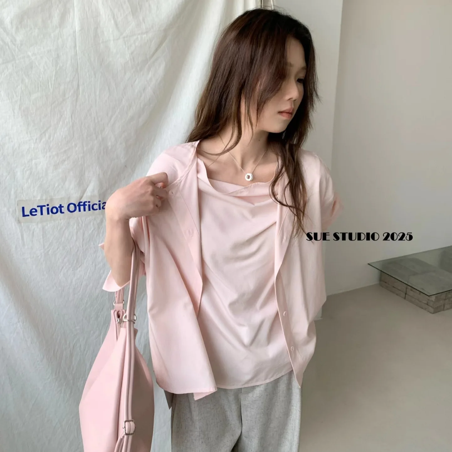 Self-kept linen fake two-piece top women's spring new Korean fashion casual stacked shirt
Self-kept linen fake two-piece top women's spring new Korean fashion casual stacked shirt