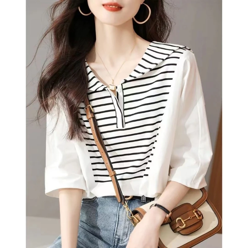 2024 Summer New Stripe Splicing Fashion Age Reducing Navy Blue Collar Shirt Women's Large Size Flesh Covering and Slimming Top
2024 Summer New Stripe Splicing Fashion Age Reducing Navy Blue Collar Shirt Women's Large Size Flesh Covering and Slimming Top