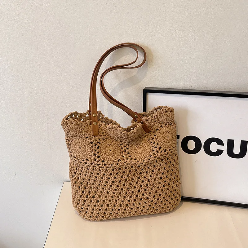 1pcs Bohemian Straw Woven Tote Bag Large Capacity Hollow Floral Shoulder Bag for Beach Vacation Lightweight & Durable
1pcs Bohemian Straw Woven Tote Bag Large Capacity Hollow Floral Shoulder Bag for Beach Vacation Lightweight & Durable