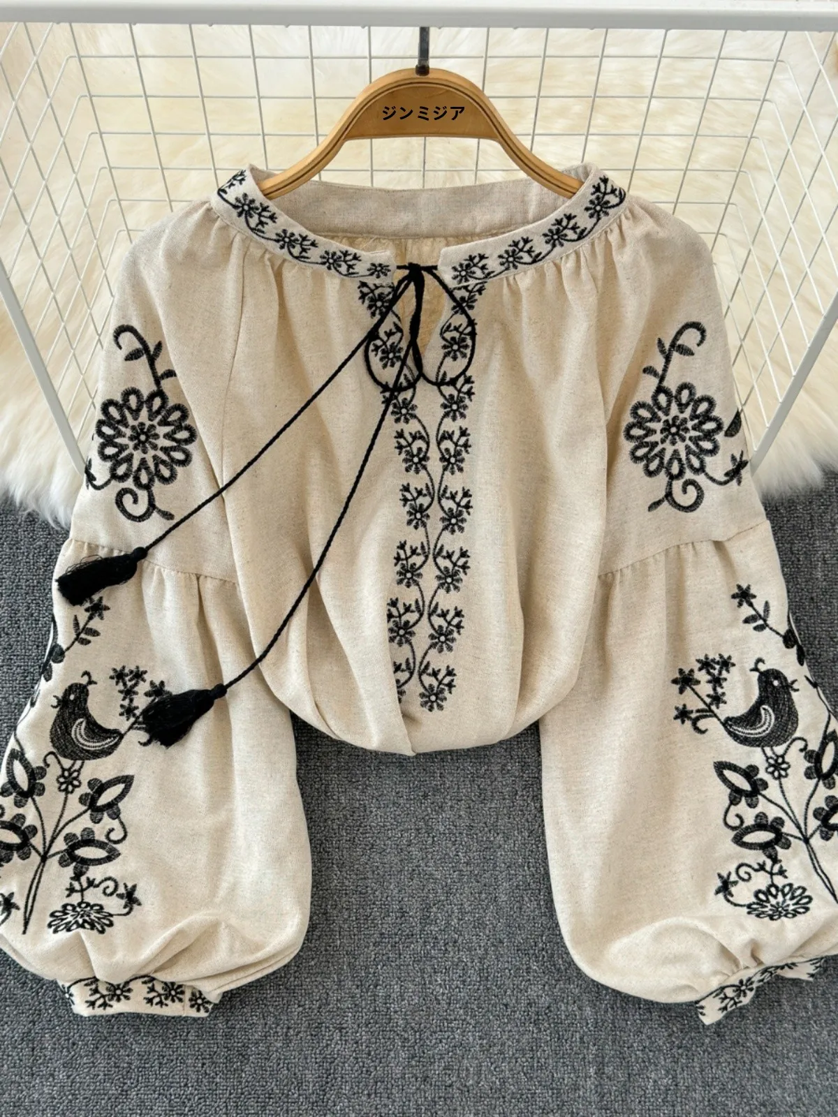 Ele Embroidered Heavy Work Doll Collar irt Women's Autumn Faion Lantern Sve Top Korean Sle Loose Fit Long Sve
Ele Embroidered Heavy Work Doll Collar irt Women's Autumn Faion Lantern Sve Top Korean Sle Loose Fit Long Sve