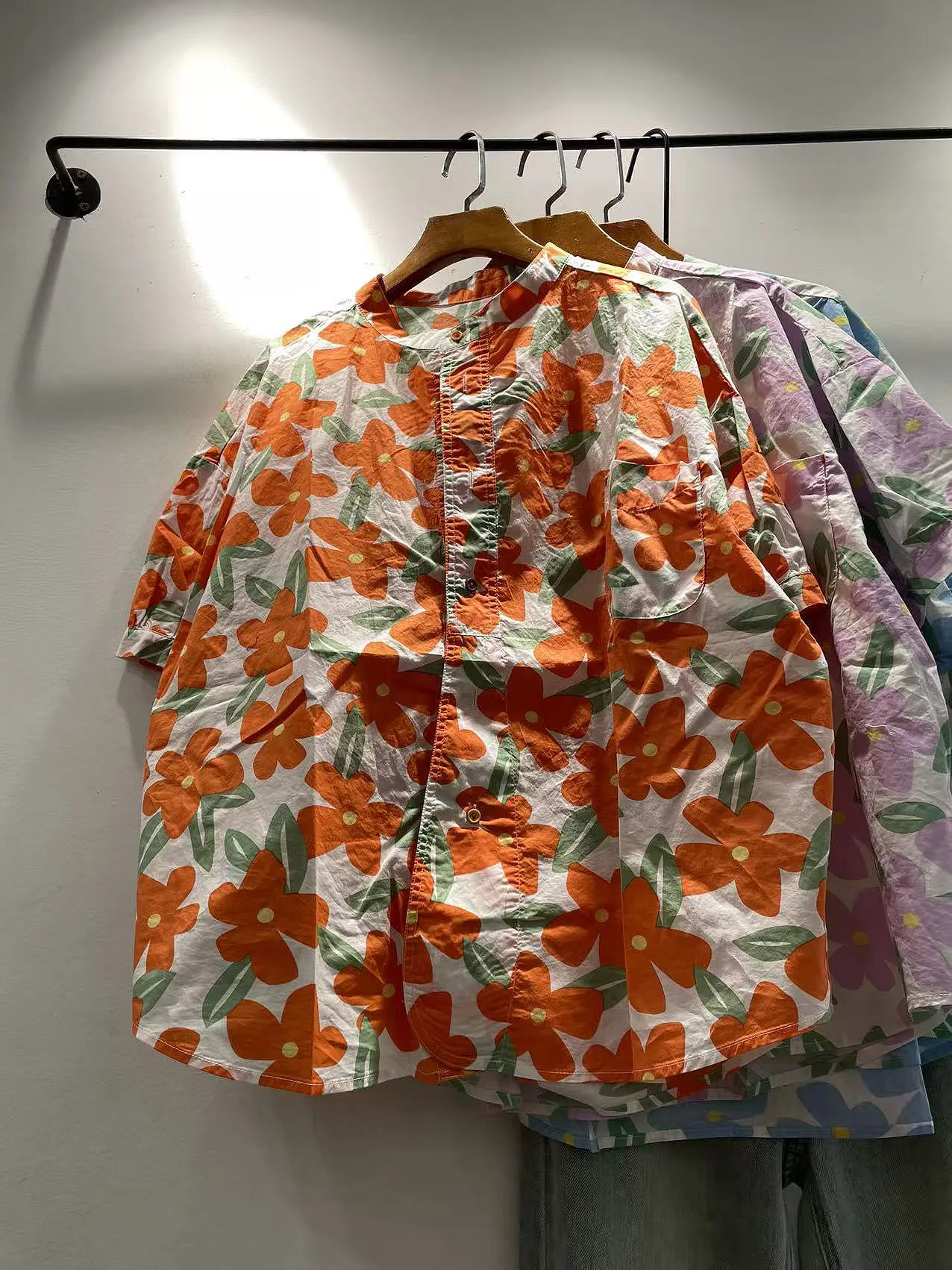 Korean Style Summer Floral Print round Neck Single Button Pure Cotton Loose Short Sleeve Women's Shirt Breathable Casual Top
Korean Style Summer Floral Print round Neck Single Button Pure Cotton Loose Short Sleeve Women's Shirt Breathable Casual Top
