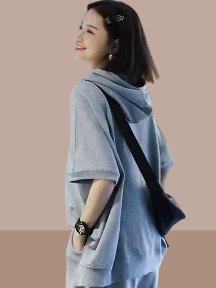 Fashionable Loose Sportswear Set for Women Summer New Style Casual Shorts Sleeveless Hoodie Two Piece Suit Comfortable Breath...
Fashionable Loose Sportswear Set for Women Summer New Style Casual Shorts Sleeveless Hoodie Two Piece Suit Comfortable Breath...