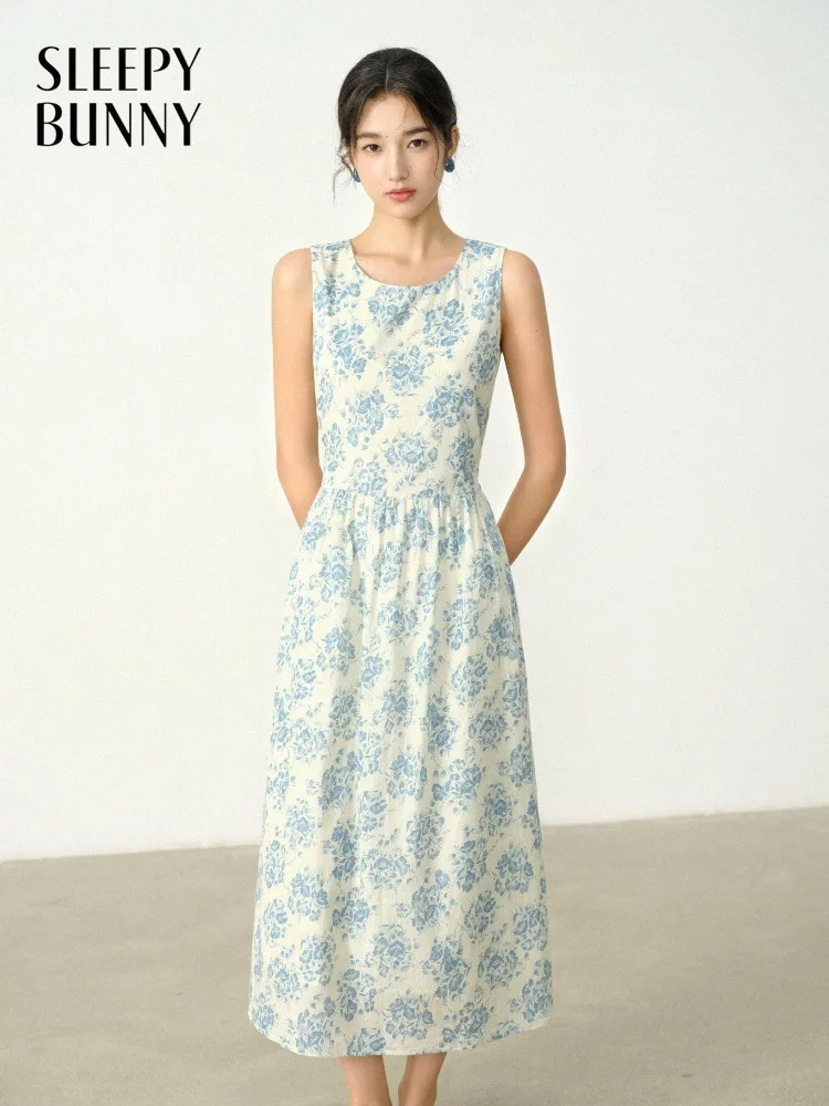 Elegant Casual Slim Embroidered Sleeveless Maxi Dress Summer Autumn Round Neck Waist Cinched A Line Swing Long Dress for Women
Elegant Casual Slim Embroidered Sleeveless Maxi Dress Summer Autumn Round Neck Waist Cinched A Line Swing Long Dress for Women
