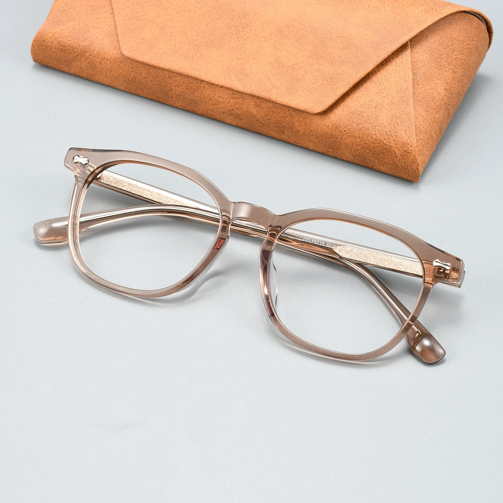 Простые ретро-очки квадратной формы, модные новые очки для мужчин и женщин, повседневные очки для зрения.
Простые ретро-очки квадратной формы, модные новые очки для мужчин и женщин, повседневные очки для зрения.