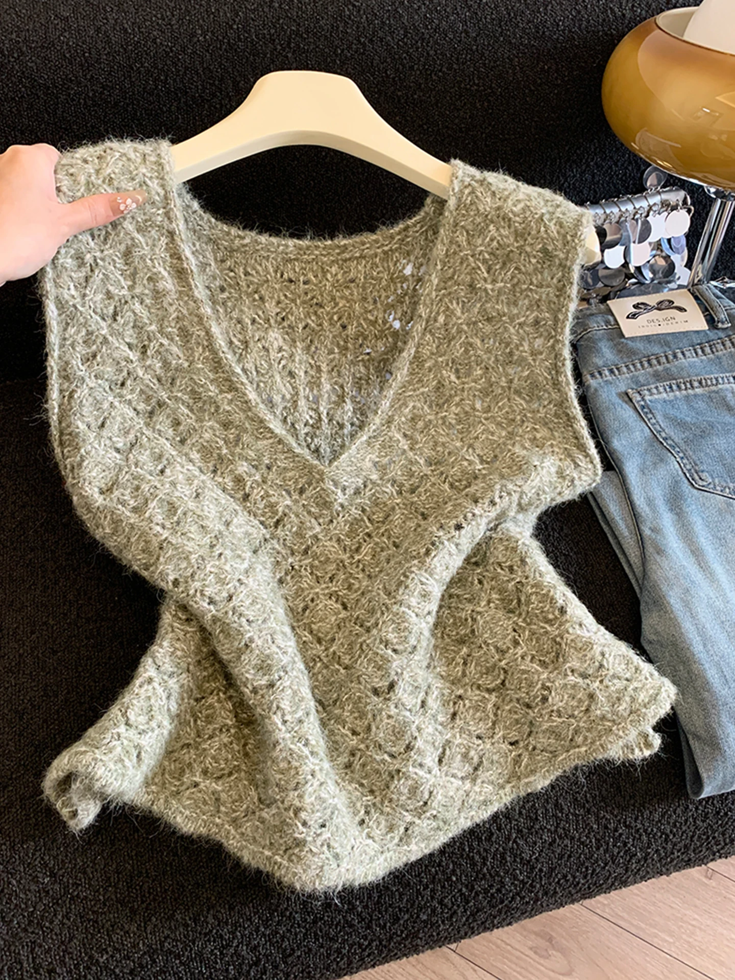 Emily Clud Selected Recommendation Hollow out V-Ne Svel Knitted Open Cardigan Tank Top Women's Faion Spring 2026
Emily Clud Selected Recommendation Hollow out V-Ne Svel Knitted Open Cardigan Tank Top Women's Faion Spring 2026