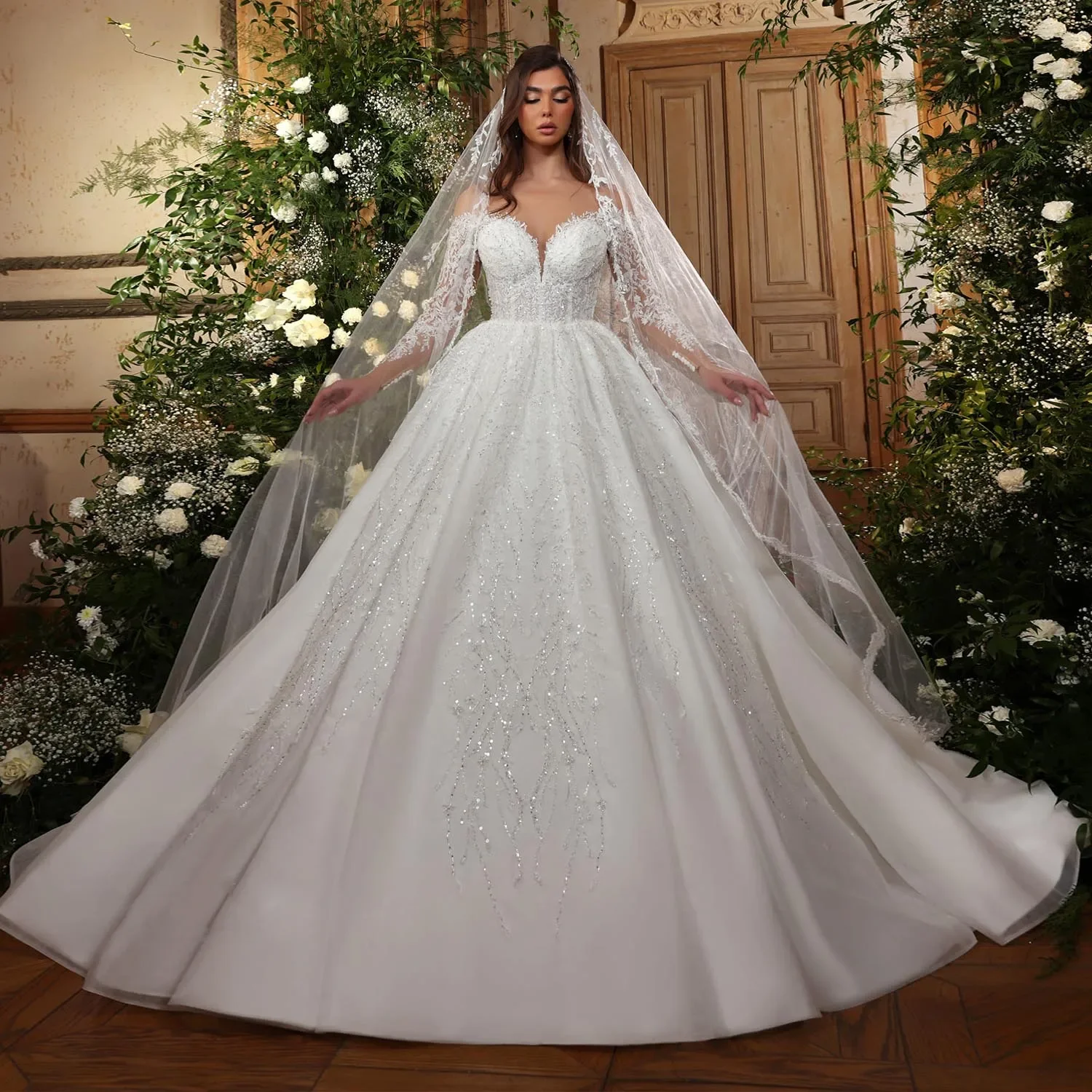 Customized Luxury Exquisite Appliques Ball Gown Wedding Dress Embroidery Beading Long Sleeve Vintage Bridal Gown
Customized Luxury Exquisite Appliques Ball Gown Wedding Dress Embroidery Beading Long Sleeve Vintage Bridal Gown