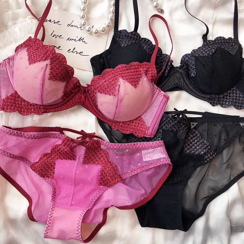 2 Pieces French Underwear Set Sexy Halter Bra Women Lace Love Embroidery Lingerie Shiny Diamond Romantic Bras and Panties Sets
2 Pieces French Underwear Set Sexy Halter Bra Women Lace Love Embroidery Lingerie Shiny Diamond Romantic Bras and Panties Sets