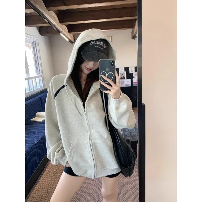 Новый осенний женский свитшот контрастного цвета с рукавами реглан и капюшоном в американском стиле ретро, универсальный кардиган
Новый осенний женский свитшот контрастного цвета с рукавами реглан и капюшоном в американском стиле ретро, универсальный кардиган