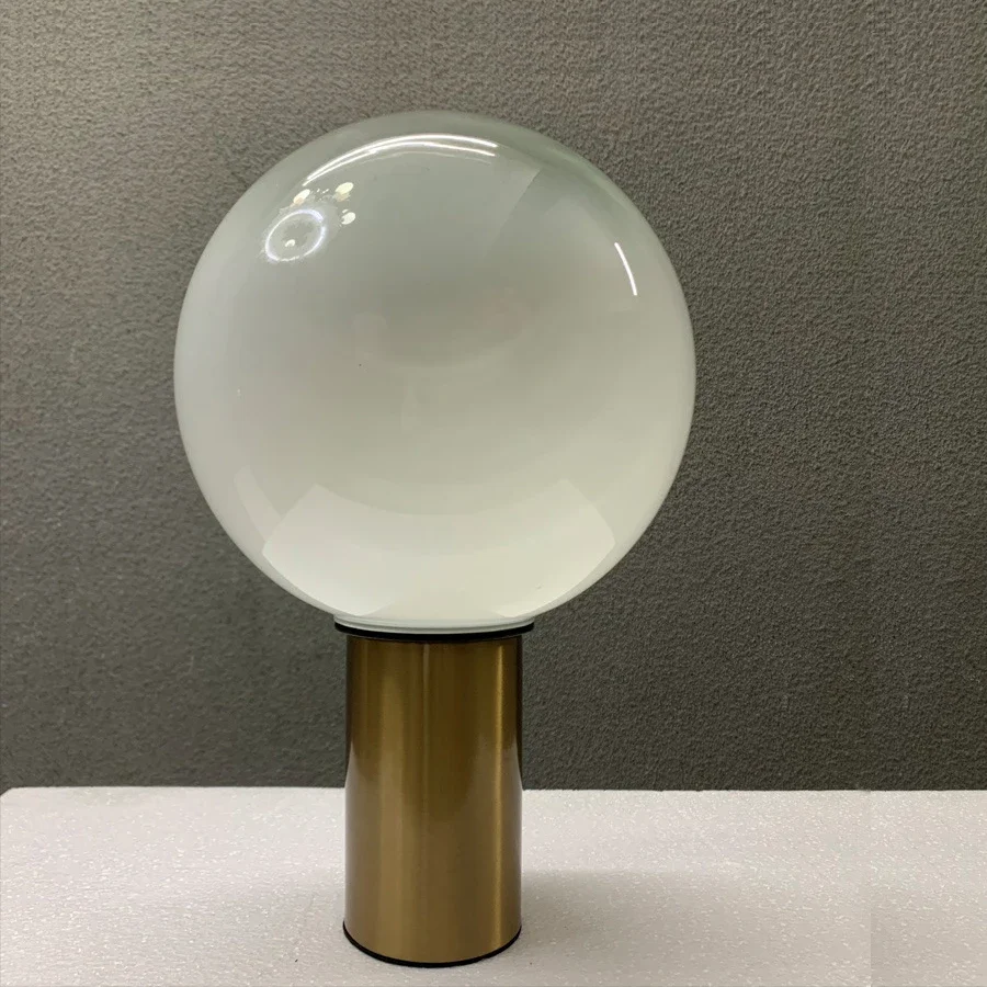 Italy Creative Table Lamp Round Glass Ball Desk Light for Bedroom Living Room
Italy Creative Table Lamp Round Glass Ball Desk Light for Bedroom Living Room