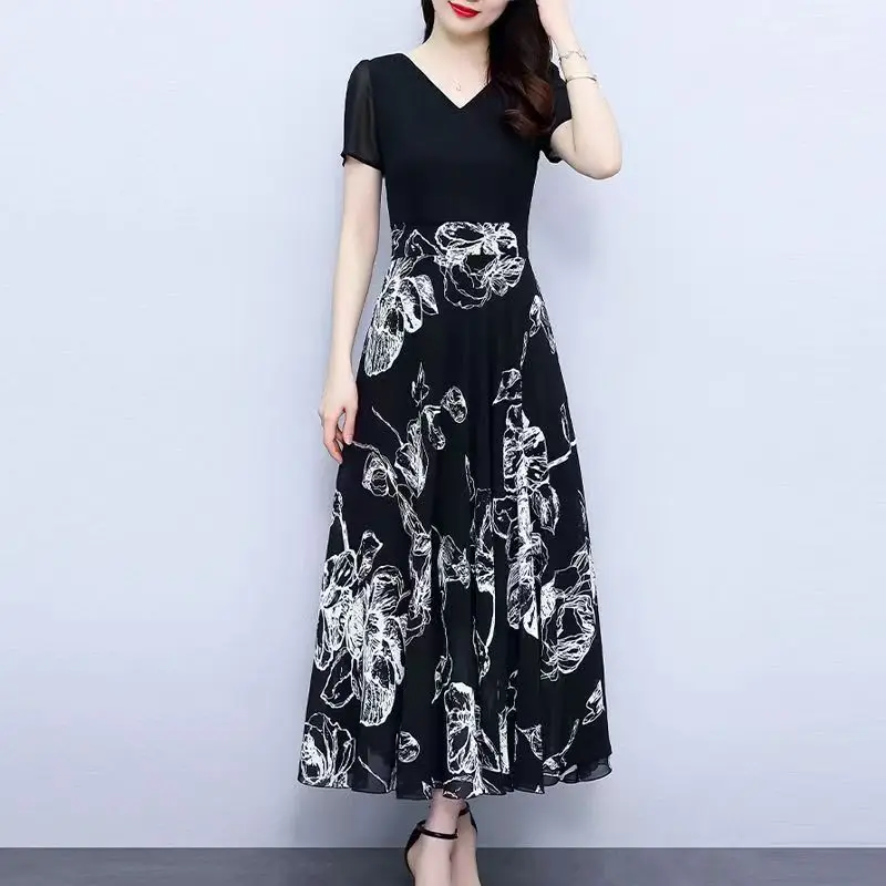Summer Women's 2024 New Fashion Pullover V-Neck Panel Printed Zipper Minimalist Commuting Waist Slimming Short Sleeve Dress
Summer Women's 2024 New Fashion Pullover V-Neck Panel Printed Zipper Minimalist Commuting Waist Slimming Short Sleeve Dress