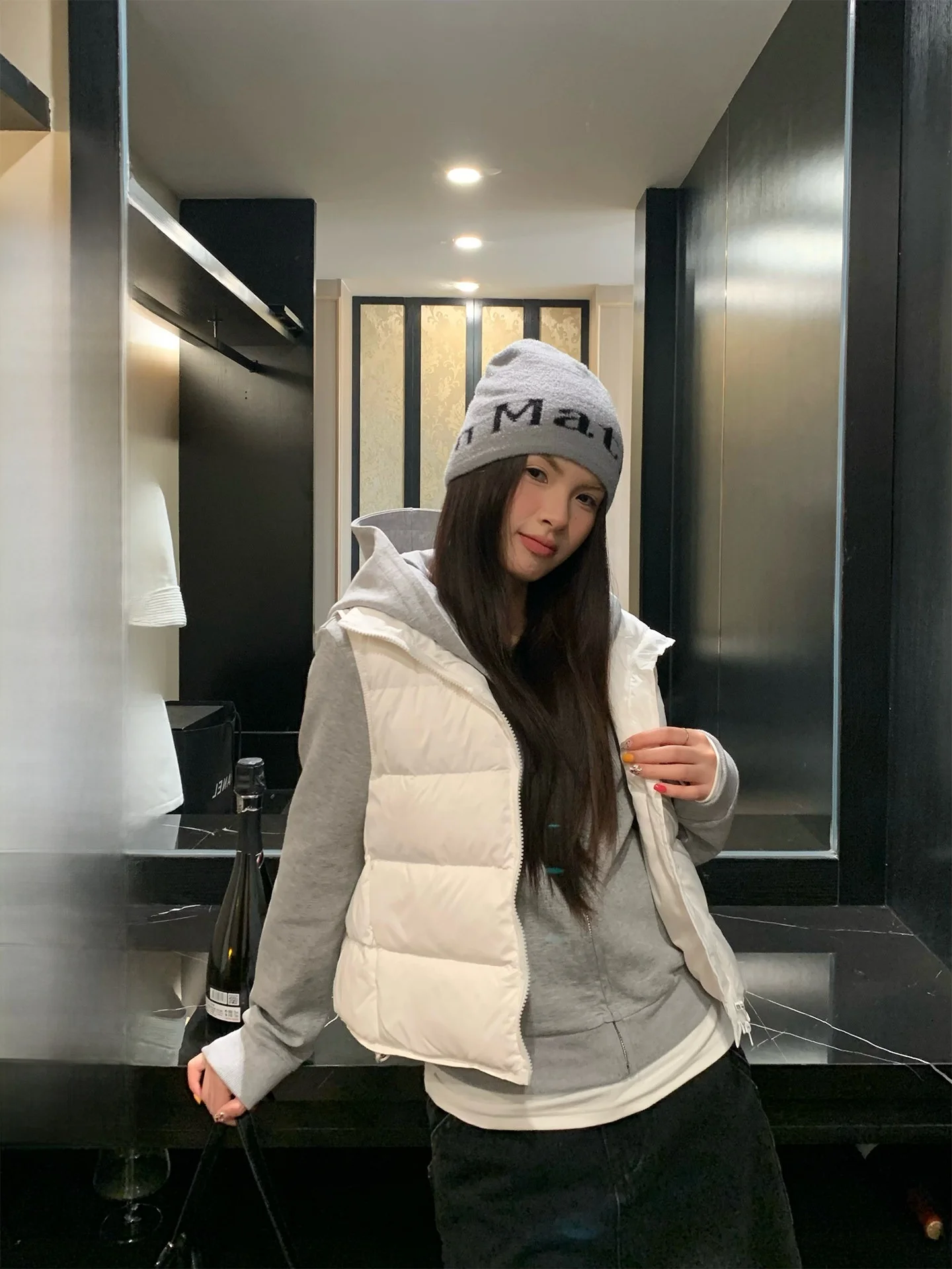 White Padded Vest Women's Loose Style Korean Winter Fashion Layering Duck down Jacket Short Zipper Coat Casual Knitted
White Padded Vest Women's Loose Style Korean Winter Fashion Layering Duck down Jacket Short Zipper Coat Casual Knitted