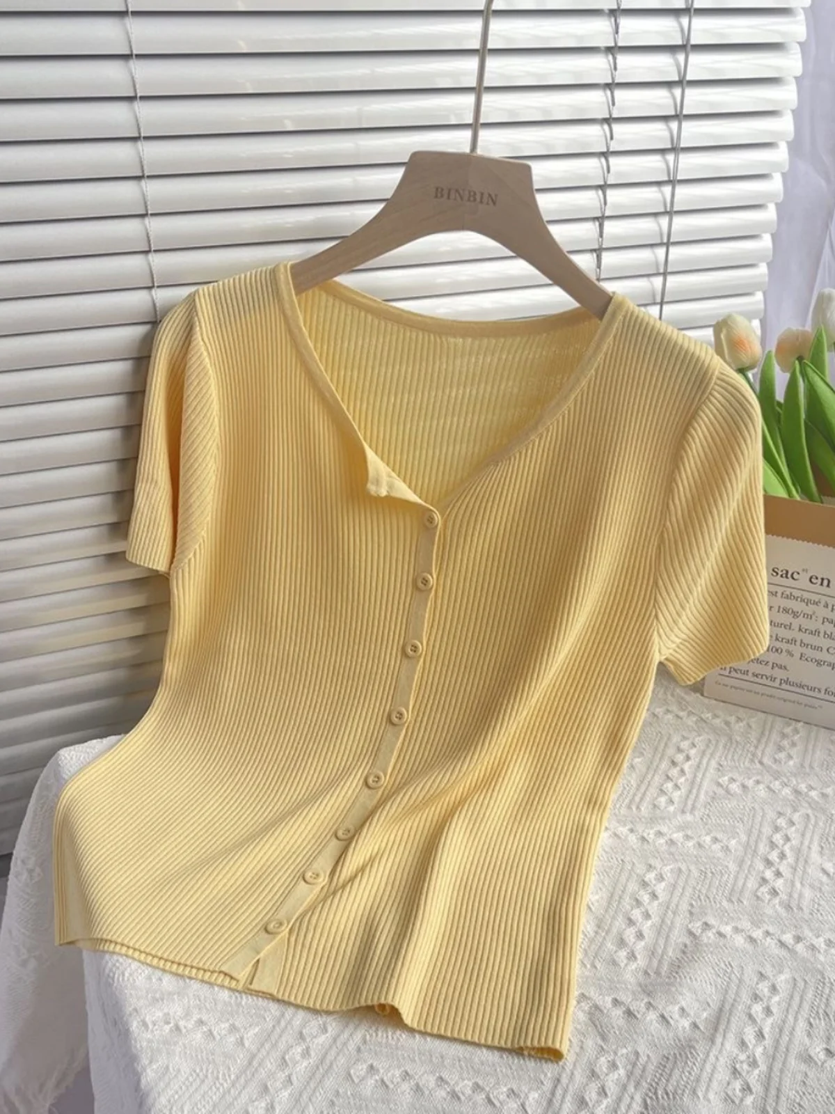 Elegant Ice Silk Short Sleeve T-Shirt Women's Summer Thin Knitted V-Neck Slimming Versatile Top Comfortable Breathable
Elegant Ice Silk Short Sleeve T-Shirt Women's Summer Thin Knitted V-Neck Slimming Versatile Top Comfortable Breathable