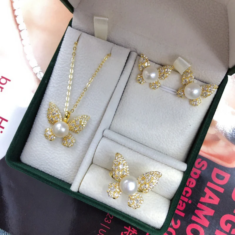 Лидер продаж, элегантное ожерелье-бабочка, серьги, кольцо, булочка с жемчугом, комплект из трех предметов, легкий роскошный темперамент
Лидер продаж, элегантное ожерелье-бабочка, серьги, кольцо, булочка с жемчугом, комплект из трех предметов, легкий роскошный темперамент