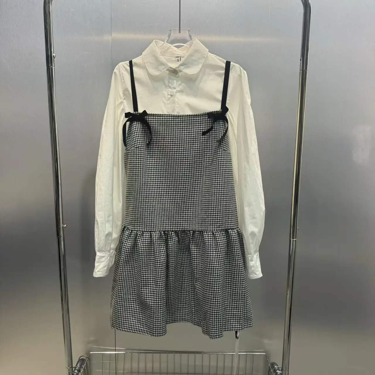 Spring 2026 New Early Spring College Style Plaid Knot Halter Dress Lantern Sleeve Shirt Set Women's Fashion Ensemble
Spring 2026 New Early Spring College Style Plaid Knot Halter Dress Lantern Sleeve Shirt Set Women's Fashion Ensemble