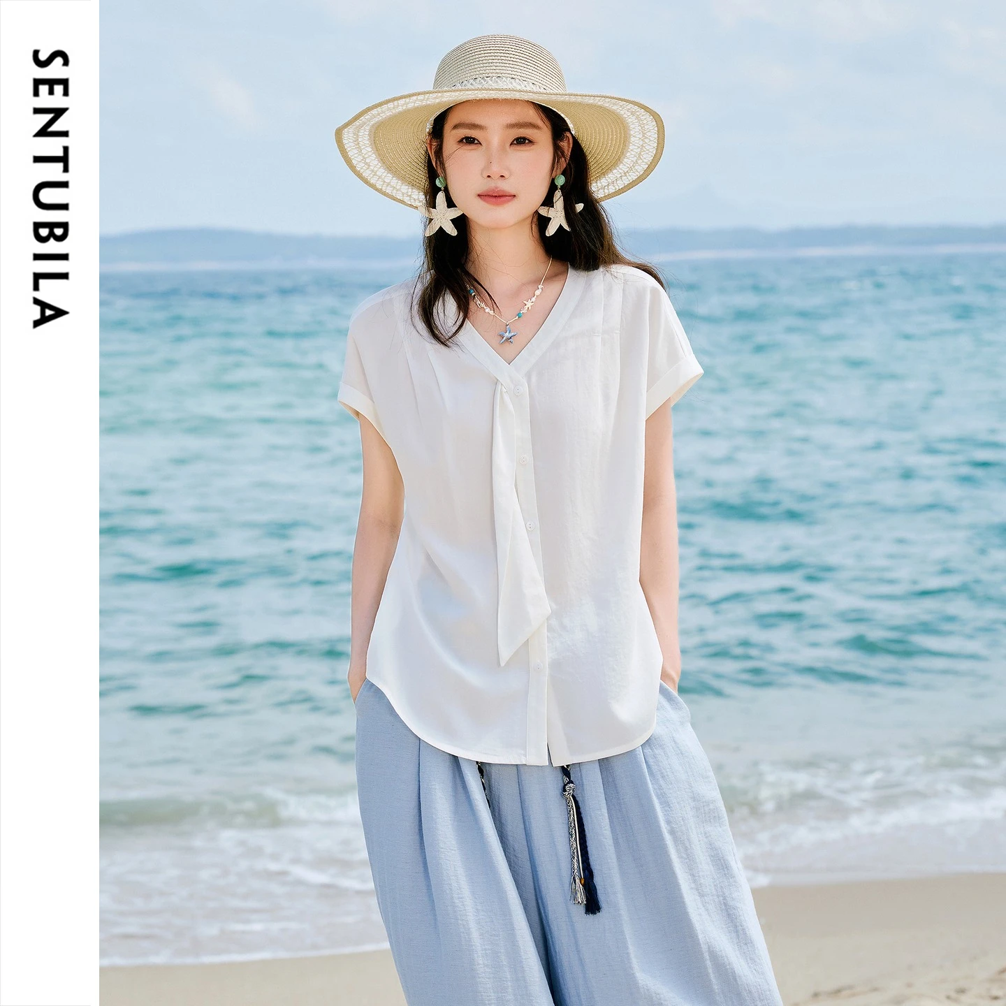 SENTUBILA Women's Summer Linen Lyocell White Shirt 2026 Tie V-Neck Short Sleeve Loose Top Ladies Elegant Clothes 162CA7701
SENTUBILA Women's Summer Linen Lyocell White Shirt 2026 Tie V-Neck Short Sleeve Loose Top Ladies Elegant Clothes 162CA7701