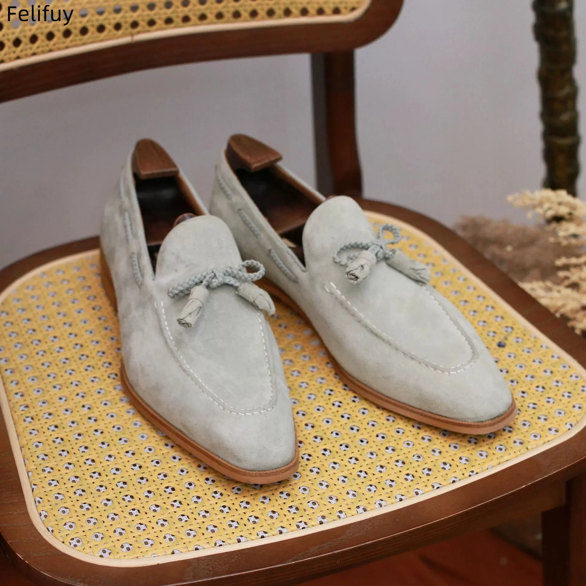 Tassel Fringe Loafers Men Casual Shoes Sheepskin Genuine Leather Flat heel Mens Driving Boats Shoe Business Casual Spring Shoes
Tassel Fringe Loafers Men Casual Shoes Sheepskin Genuine Leather Flat heel Mens Driving Boats Shoe Business Casual Spring Shoes