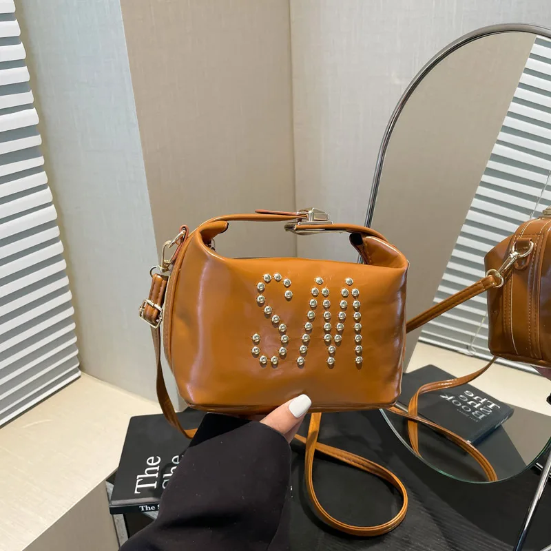 The 2025 New Crossbody Bag for Women, with A High-end Feel and Large Capacity, Is A Single-shoulder Commuter Bag for Women
The 2025 New Crossbody Bag for Women, with A High-end Feel and Large Capacity, Is A Single-shoulder Commuter Bag for Women