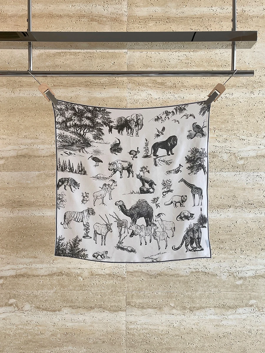 Small Silk Scarf 65CM Hand Rolled Bandana Shawls Luxury Designer Women Head Hair Neck Decoration Lover Mother Christmas Gift
Small Silk Scarf 65CM Hand Rolled Bandana Shawls Luxury Designer Women Head Hair Neck Decoration Lover Mother Christmas Gift