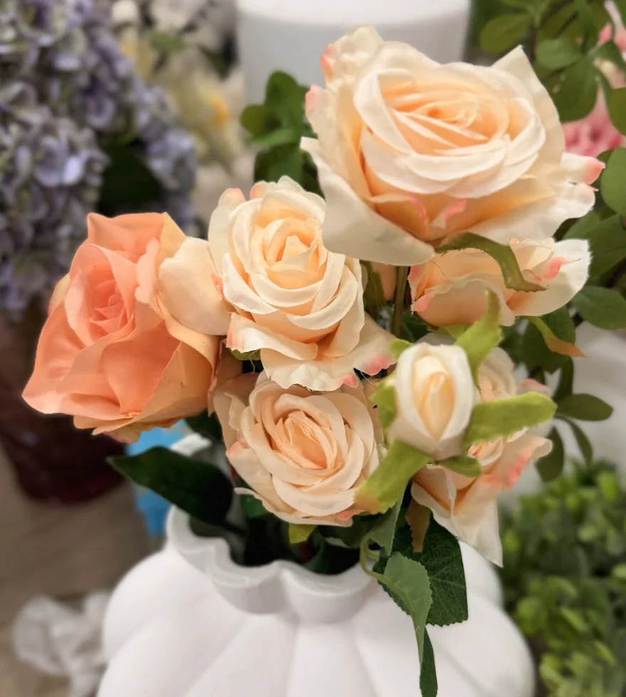 8 Pieces Professional Artificial Plants & Flowers
8 Pieces Professional Artificial Plants & Flowers