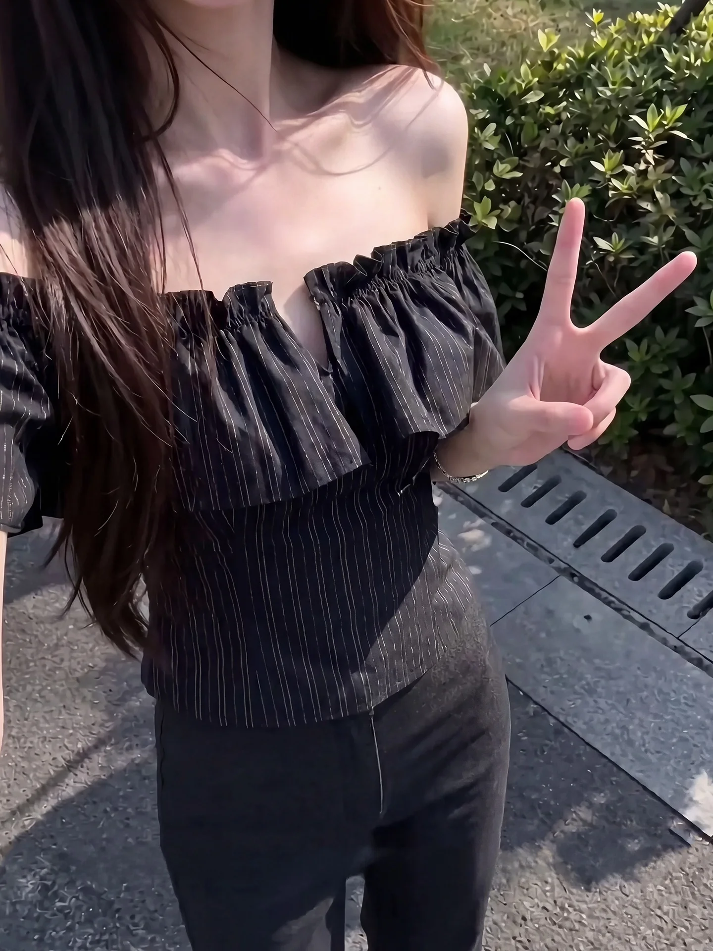 Summer Slim Fit Short Sleeve Shirt Women's Shoulder Bared Design Stripe Ruffle Hem Chic Short Top Female Fashion Trend
Summer Slim Fit Short Sleeve Shirt Women's Shoulder Bared Design Stripe Ruffle Hem Chic Short Top Female Fashion Trend